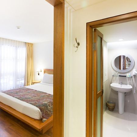 Gumilang Regency Hotel Бандунг Екстериор снимка